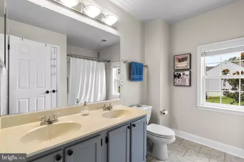 Bath - 8537 Willow Wisp Ct, Laurel, MD 20723 photo 2 of 3