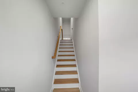 Entry Way - 8109 Primrose Ln, Laurel, MD 20723 photo 17 of 20