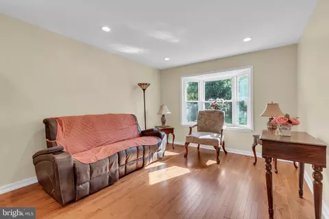 9306 Queens Post Ct NE, Laurel, MD 20723 photo 10