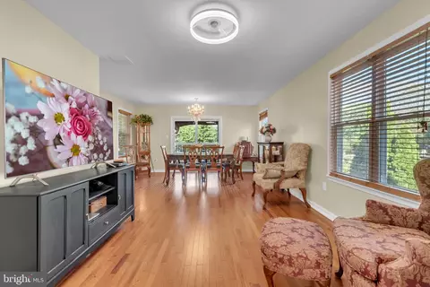 9306 Queens Post Ct NE, Laurel, MD 20723 photo 17
