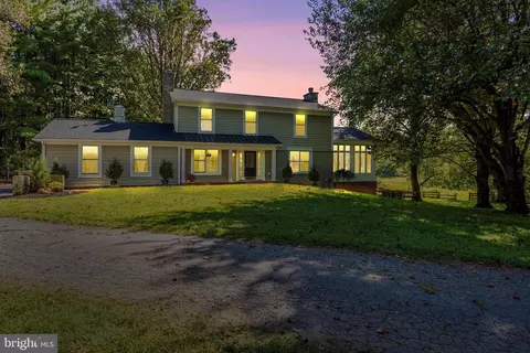 12455 Howard Lodge Dr, Sykesville, MD 21784