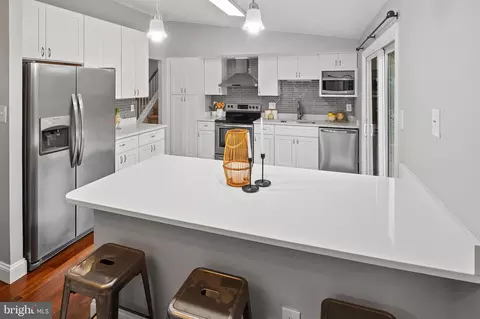 Kitchen - 6383 Shadowshape Pl, Columbia, MD 21045 photo 2 of 2