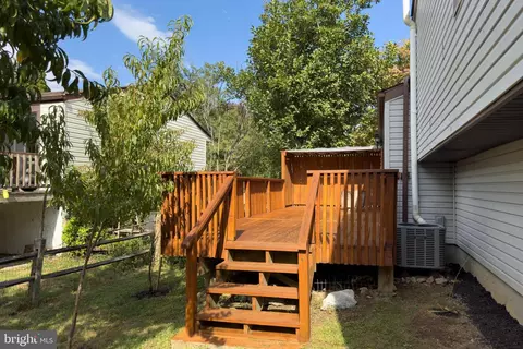 Exterior - 6383 Shadowshape Pl, Columbia, MD 21045 photo 4 of 9