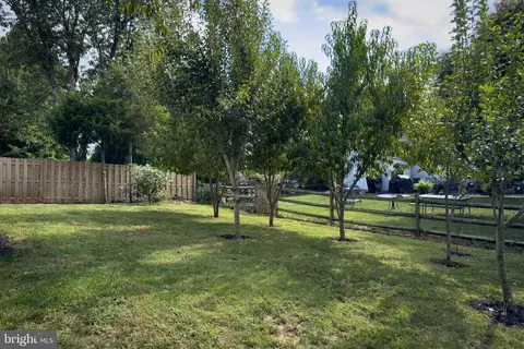 Exterior - 6383 Shadowshape Pl, Columbia, MD 21045 photo 3 of 9