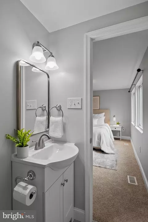 Bath - 6383 Shadowshape Pl, Columbia, MD 21045 photo 1 of 4