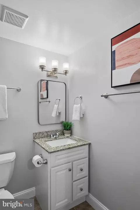 Bath - 6383 Shadowshape Pl, Columbia, MD 21045 photo 3 of 4