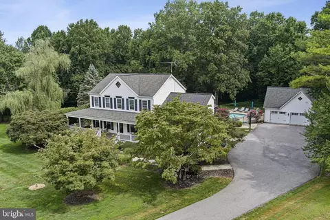 925 Sunset Valley Dr, Sykesville, MD 21784