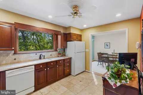 5901 Rustic Ln, Elkridge, MD 21075 photo 4