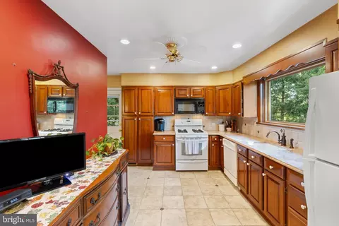 5901 Rustic Ln, Elkridge, MD 21075 photo 6