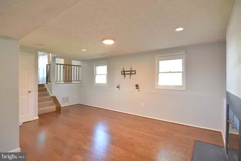 Living - 8716 Clemente Ct, Jessup, MD 20794 photo 8 of 10