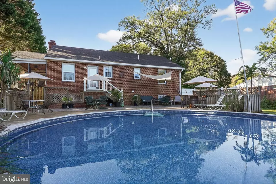 Exterior - 10948 Scaggsville Rd, Laurel, MD 20723 photo 5 of 14
