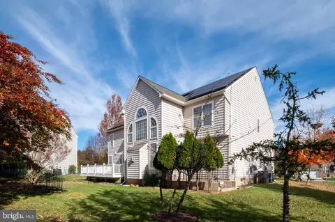 Exterior - 10047 Fall Rain Dr, Laurel, MD 20723 photo 4 of 5