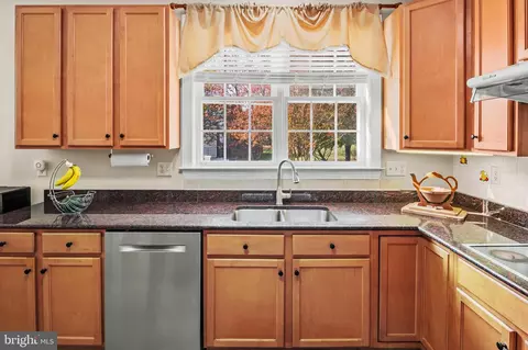 Kitchen - 10047 Fall Rain Dr, Laurel, MD 20723 photo 3 of 4