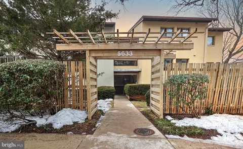 5633 Harpers Farm Rd #D, Columbia, MD 21044