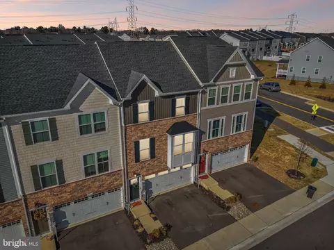 8002 Quail Rise Ln, Laurel, MD 20723