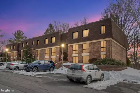 5245 W Running Brook Rd #101, Columbia, MD 21044