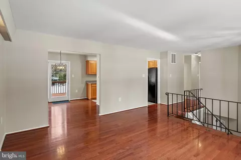 7926 Helmart Dr, Laurel, MD 20723 photo 9