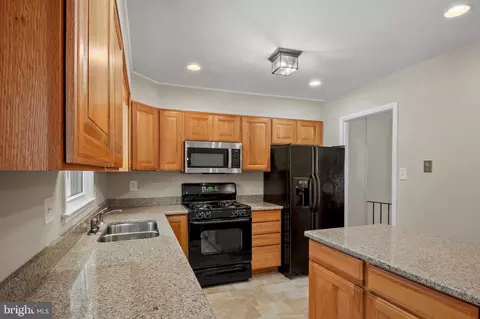 7926 Helmart Dr, Laurel, MD 20723 photo 10