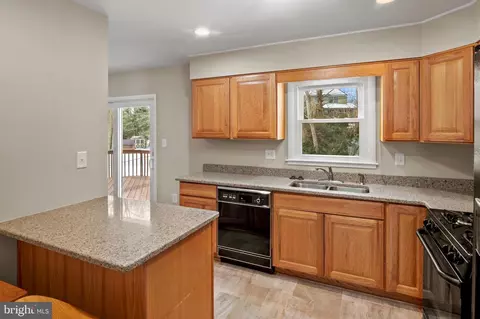 7926 Helmart Dr, Laurel, MD 20723 photo 12