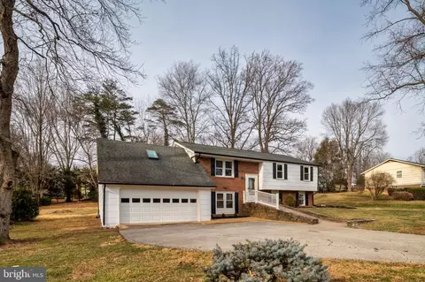 7926 Helmart Dr, Laurel, MD 20723 photo 3