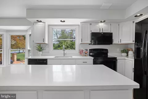 Kitchen - 10390 Stansfield Rd, Laurel, MD 20723 photo 3 of 4