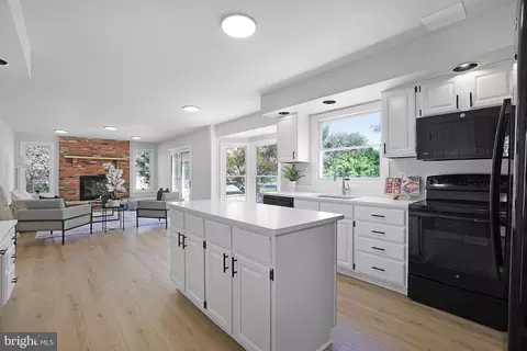 Kitchen - 10390 Stansfield Rd, Laurel, MD 20723 photo 4 of 4
