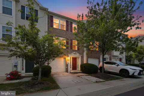 7061 Holly Springs Ln #194, Elkridge, MD 21075