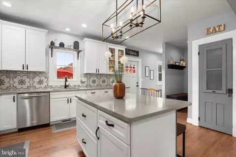 Kitchen - 16645 Frederick Rd, Mount Airy, MD 21771 photo 4 of 5