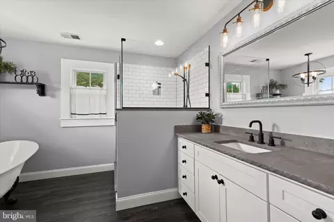 Bath - 16645 Frederick Rd, Mount Airy, MD 21771 photo 2 of 6