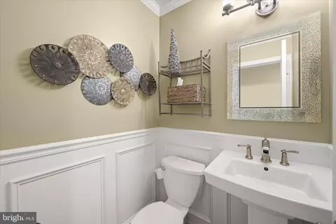 Entry Way - 6206 Fairbourne Ct, Hanover, MD 21076 photo 5 of 6