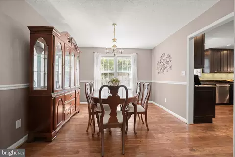 Entry Way - 6206 Fairbourne Ct, Hanover, MD 21076 photo 4 of 6