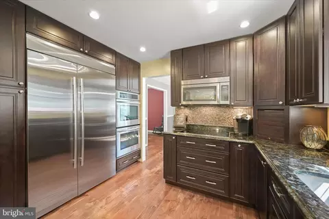 Kitchen - 6206 Fairbourne Ct, Hanover, MD 21076 photo 3 of 3
