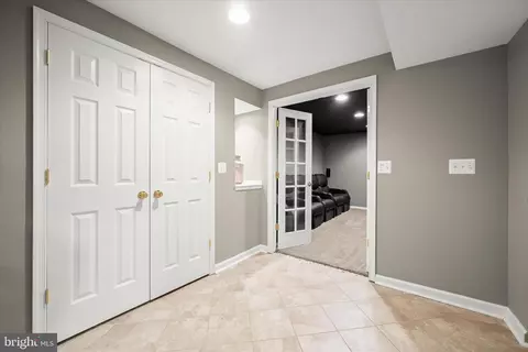 Entry Way - 6206 Fairbourne Ct, Hanover, MD 21076 photo 6 of 6
