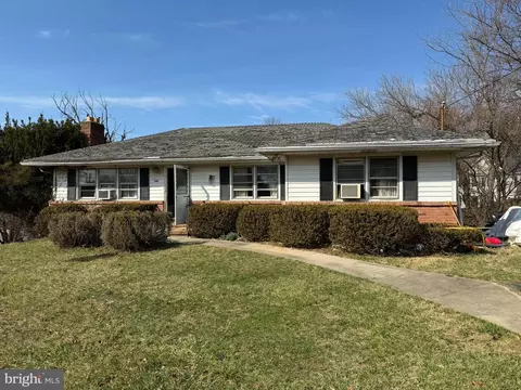 10220 Maxine St, Ellicott City, MD 21042