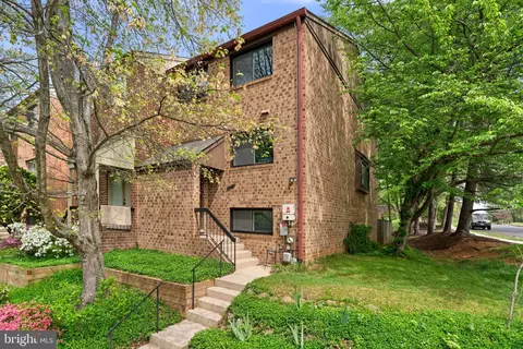 8902 Skyrock Ct, Columbia, MD 21046