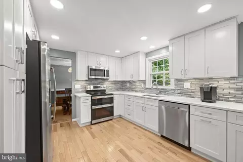8733 Cardinal Forest Cir, Laurel, MD 20723 photo 3