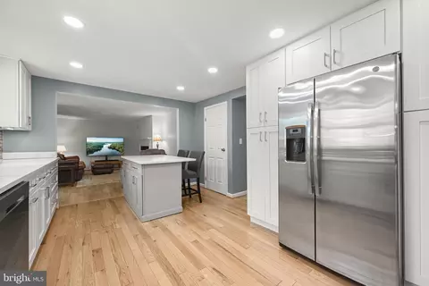 8733 Cardinal Forest Cir, Laurel, MD 20723 photo 7