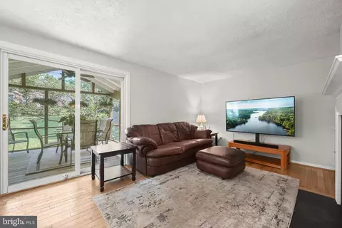 8733 Cardinal Forest Cir, Laurel, MD 20723 photo 9