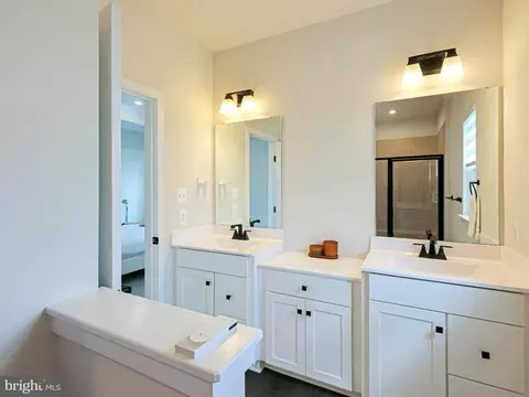 Bath - 8123 Primrose Ln, Laurel, MD 20723 photo 9 of 9