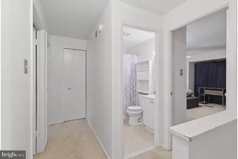 Entry Way - 7490 Hickory Log Cir, Columbia, MD 21045 photo 6 of 6