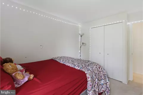 Bedroom - 7490 Hickory Log Cir, Columbia, MD 21045 photo 2 of 6