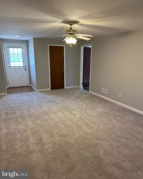 Living - 6020 Hanover Rd, Hanover, MD 21076 photo 6 of 7