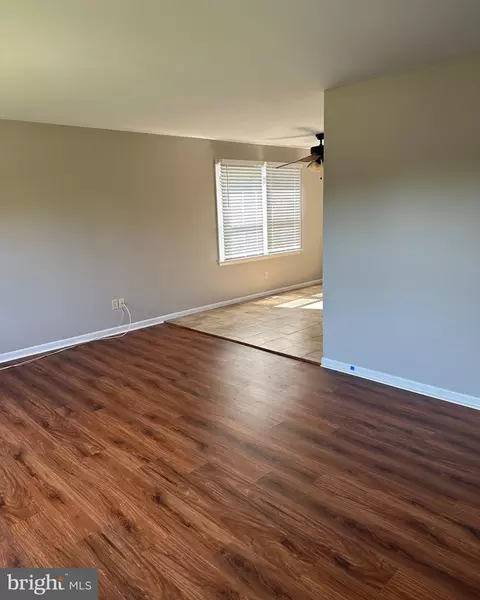 Living - 6020 Hanover Rd, Hanover, MD 21076 photo 1 of 7