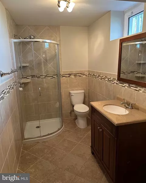 Bath - 6020 Hanover Rd, Hanover, MD 21076 photo 1 of 2