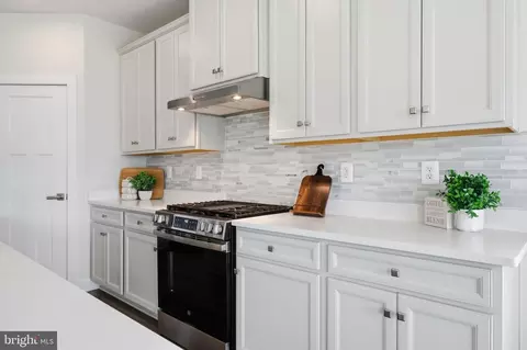 Kitchen - 7534 Declan Rd, Laurel, MD 20723 photo 2 of 5