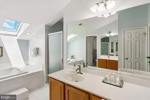 Bath - 9909 Midsummer Snow Ln, Laurel, MD 20723 photo 4 of 9