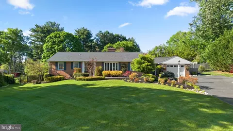9006 Crestleigh Rd, Ellicott City, MD 21042