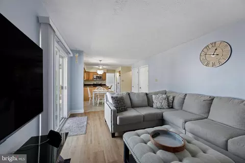 6330 Hanover Crossing Way, Hanover, MD 21076 photo 9