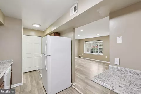 Entry Way - 9075 N Laurel Rd #E, Laurel, MD 20723 photo 1 of 2