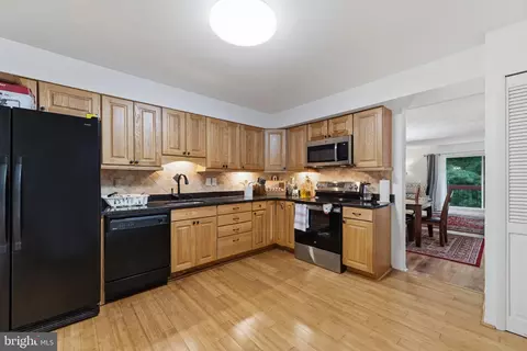 Kitchen - 10522 E Wind Way, Columbia, MD 21044 photo 2 of 2